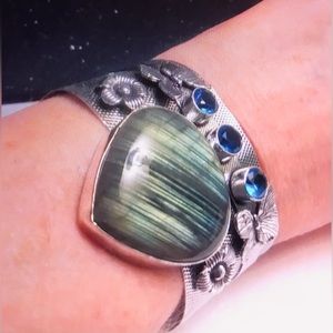 Stunning 925 Sterling Silver Cuff Bracelet